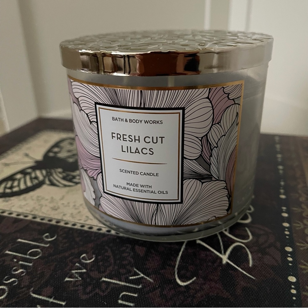 Bath & Body Works Fresh Cut Lilacs Three Wick Scented Candle - Picture 2 of 11